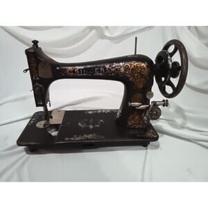1904 Singer Sewing Machine, Antique treadle Singer Serial# B1390769